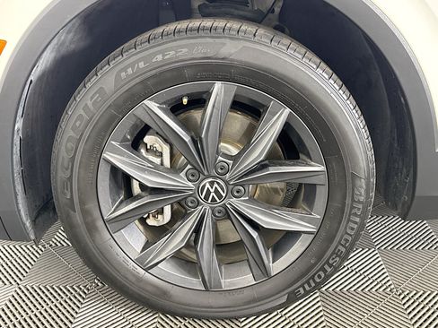 Used 2023 Volkswagen Tiguan SE FWD image 36