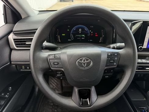 Used 2025 Toyota Camry LE image 13