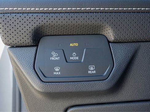 New 2026 Volkswagen Atlas SE image 14