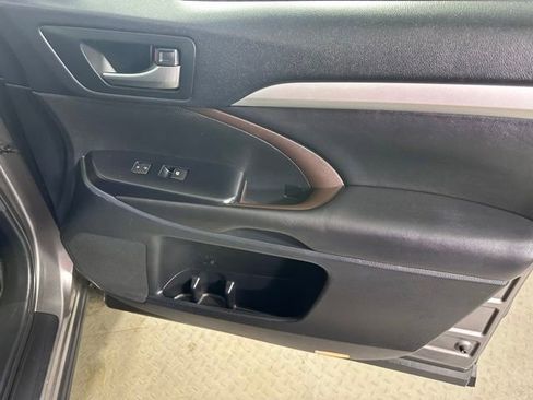 Used 2018 Toyota Highlander XLE AWD/4WD image 9