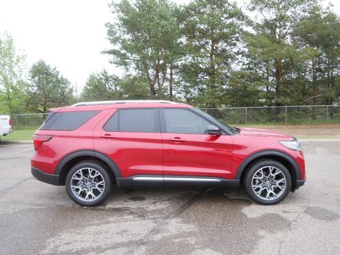 Certified 2025 Ford Explorer Platinum w/ Ultimate Package AWD/4WD image 5