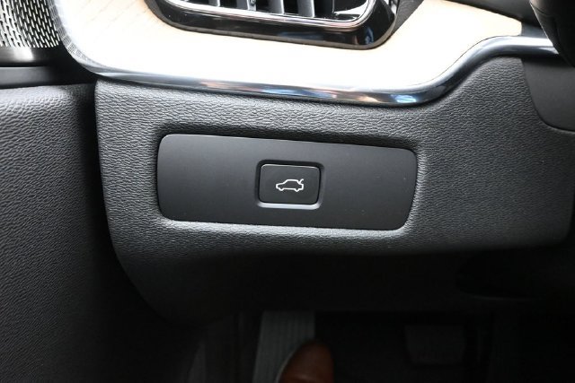 New 2027 Volvo XC60 B5 Plus AWD/4WD image 28