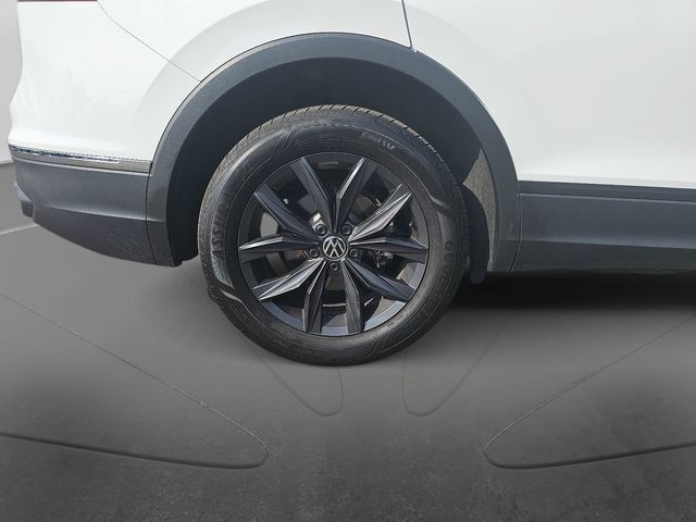 Used 2024 Volkswagen Tiguan SE FWD image 28