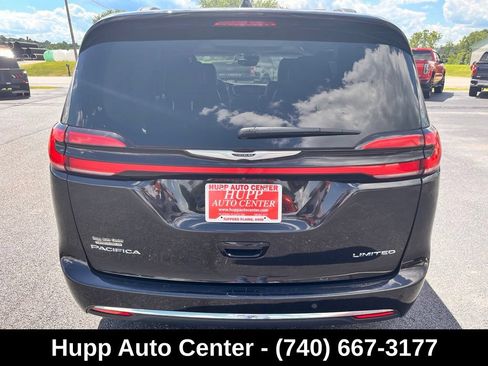 Used 2023 Chrysler Pacifica Limited FWD image 5
