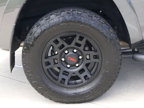 Used 2023 Toyota 4Runner SR5 Premium w/ Moonroof Package RWD image 8