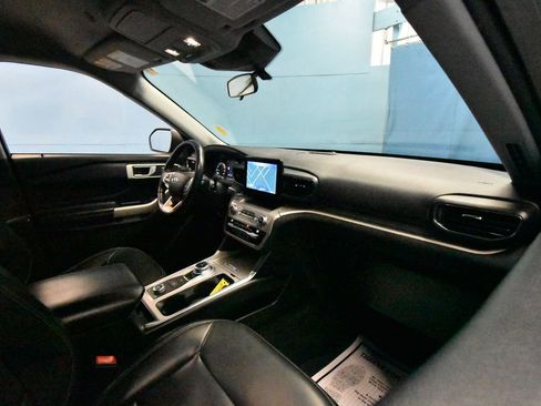 Used 2021 Ford Explorer XLT w/ Equipment Group 202A AWD/4WD image 24