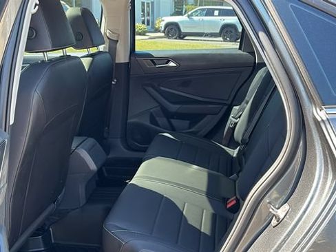 Used 2023 Volkswagen Jetta SE FWD image 23