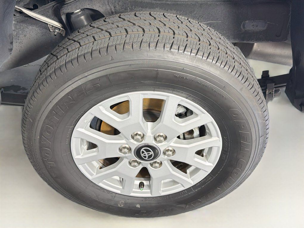 Used 2024 Toyota Tacoma SR AWD/4WD image 32
