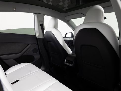 Used 2024 Tesla Model Y Performance image 21