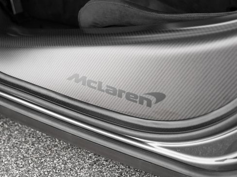 Used 2020 McLaren 620R RWD image 25
