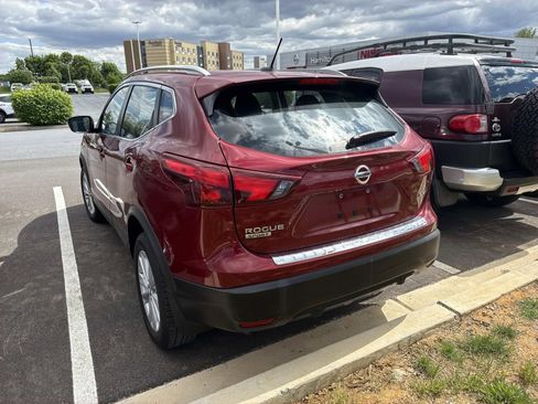 Used 2019 Nissan Rogue Sport SV FWD image 2
