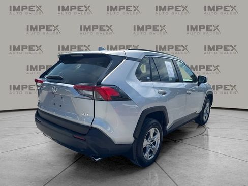 Used 2025 Toyota RAV4 XLE w/ Convenience Package FWD image 3