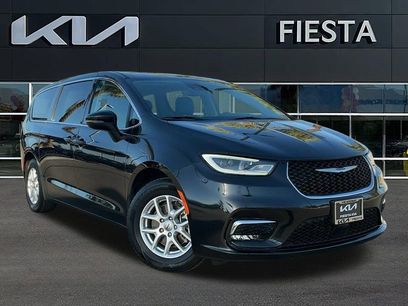 Used 2023 Chrysler Pacifica Touring-L