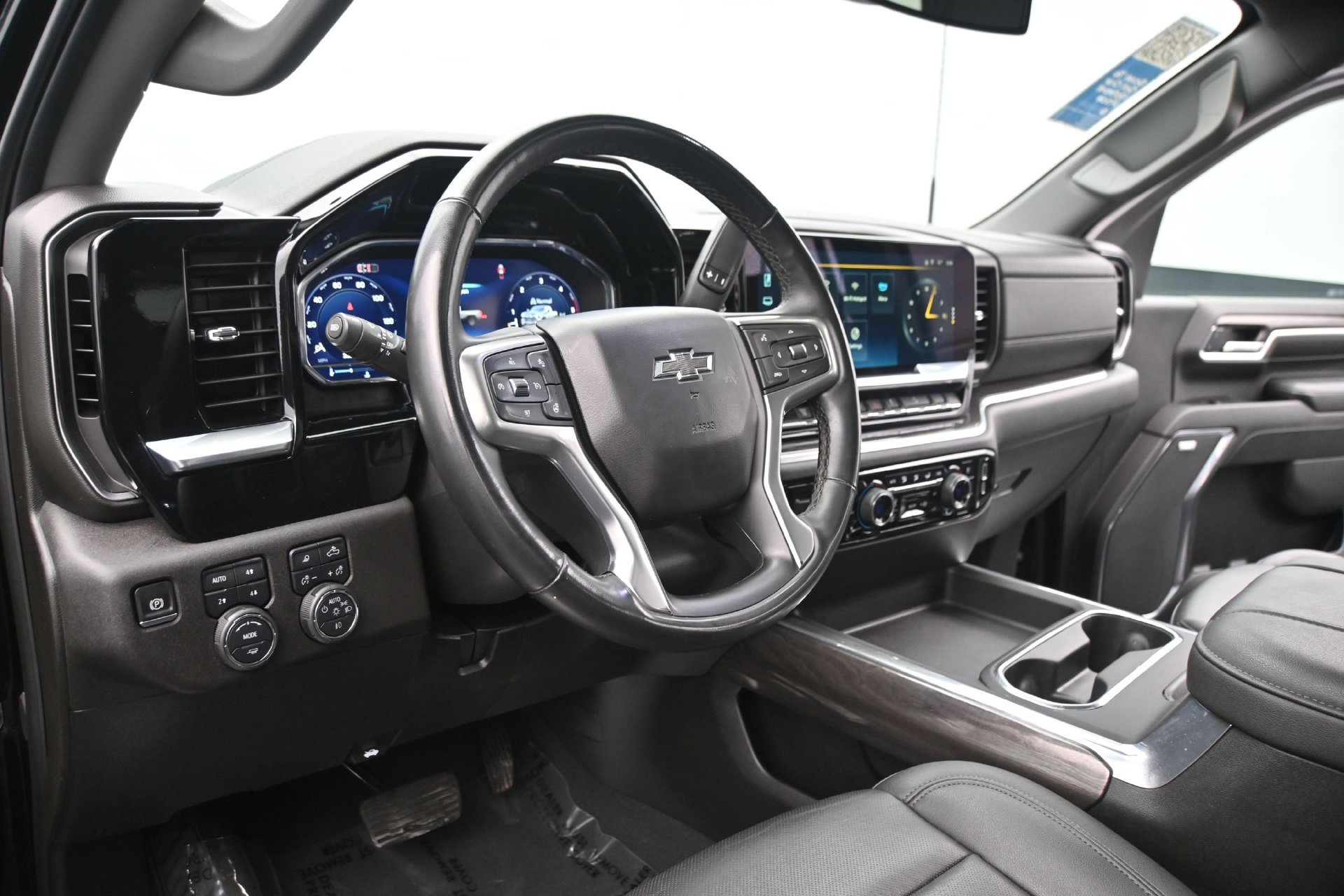 Used 2024 Chevrolet Silverado 2500 LTZ w/ LTZ Plus Package AWD/4WD image 21