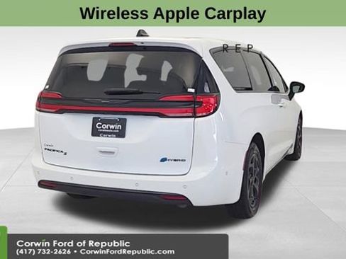 Used 2024 Chrysler Pacifica Select image 8