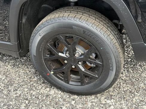 New 2026 Jeep Grand Cherokee Altitude AWD/4WD image 8
