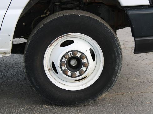 Used 2015 Ford E-350 and Econoline 350 Super Duty image 12