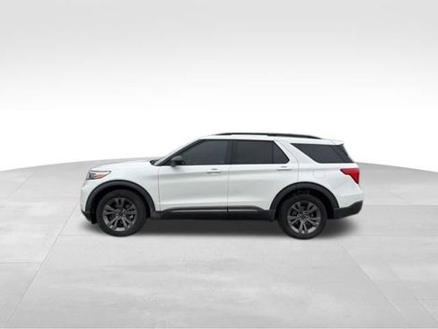 Used 2021 Ford Explorer XLT w/ Equipment Group 202A AWD/4WD image 6