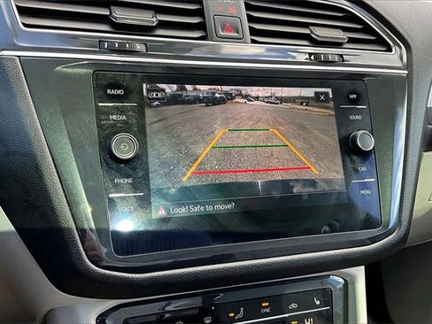 Used 2023 Volkswagen Tiguan SE R-Line image 17