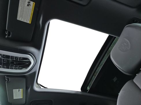 Certified 2026 Porsche Macan AWD/4WD image 28