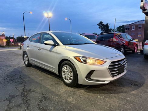 Used 2017 Hyundai Elantra SE FWD image 3