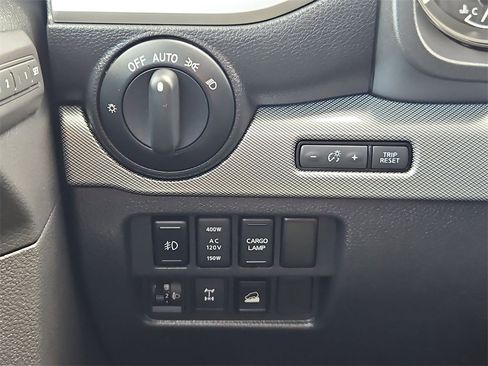 Used 2018 Nissan Titan PRO-4X w/ Pro-4x Convenience Package image 18