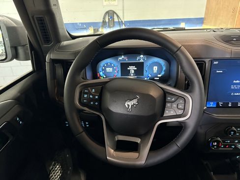 New 2025 Ford Bronco Badlands image 12
