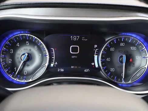Used 2022 Chrysler Pacifica Touring-L FWD image 12