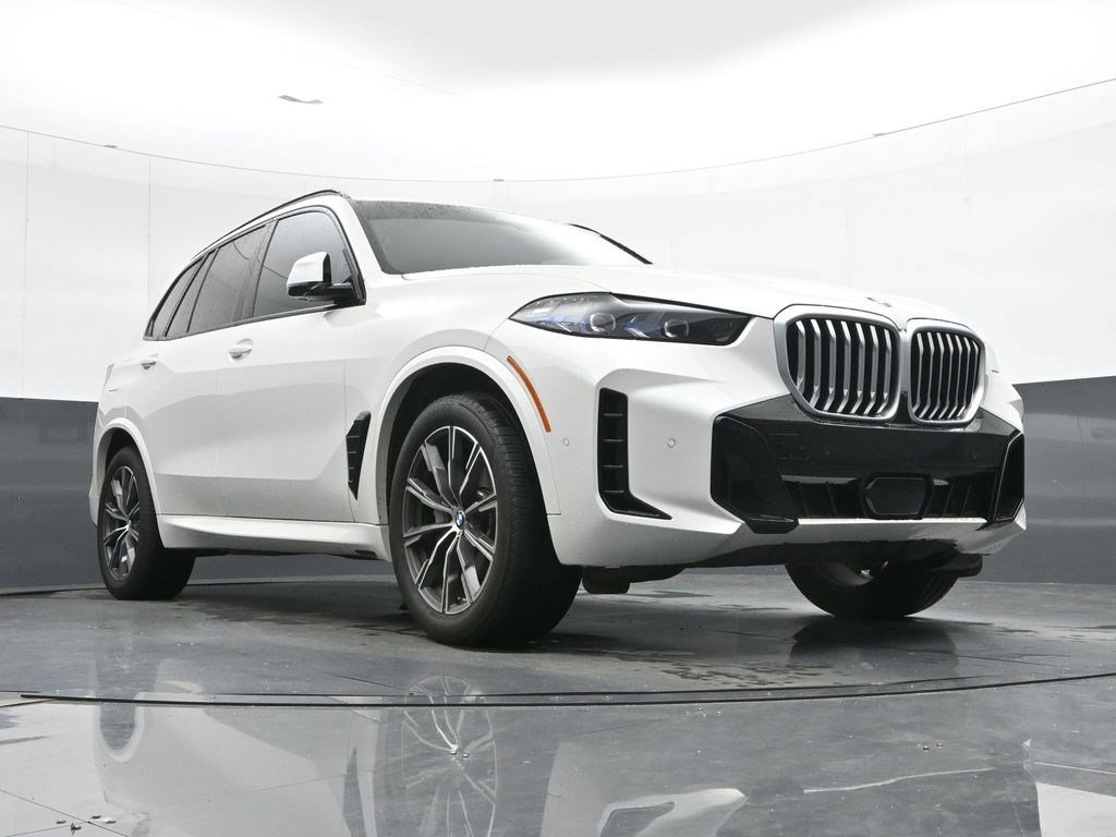 Used 2025 BMW X5 xDrive40i w/ M Sport Package AWD/4WD image 39