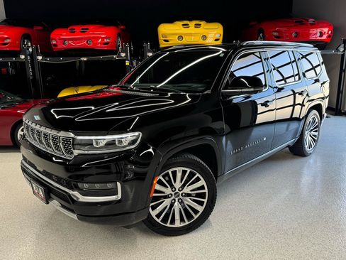 Used 2022 Jeep Grand Wagoneer Series III AWD/4WD image 2