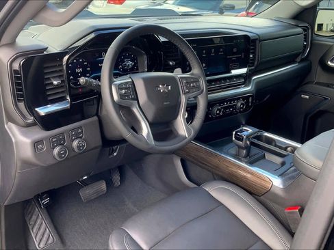 Used 2023 Chevrolet Silverado 1500 LT Trail Boss w/ LT Trail Boss Premium Package image 17