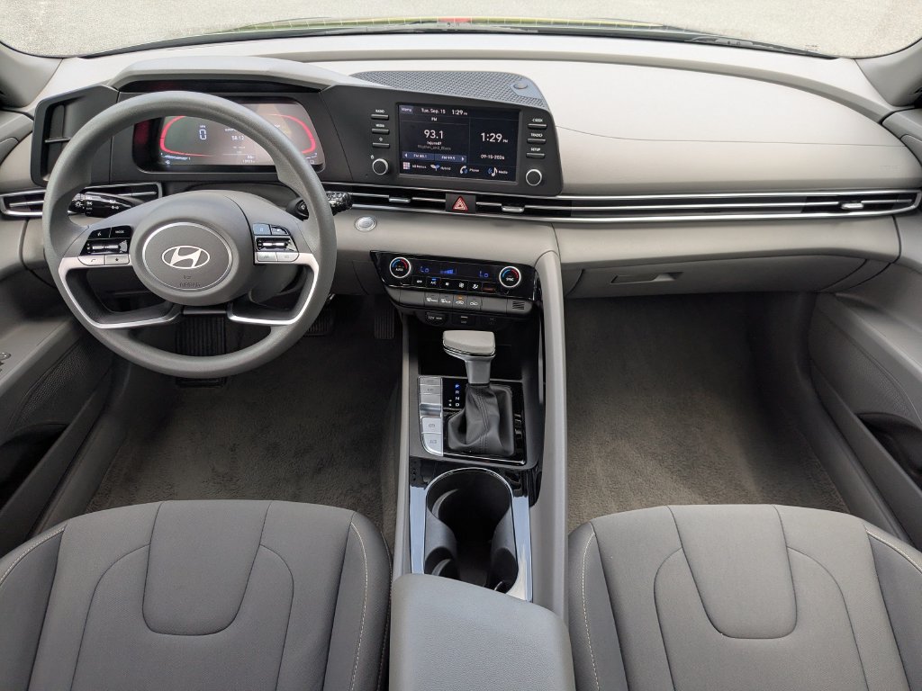 Used 2026 Hyundai Elantra Hybrid FWD image 14