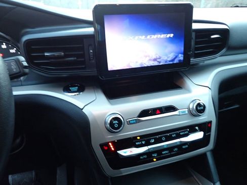 Used 2023 Ford Explorer XLT w/ Class IV Trailer Tow Package image 31