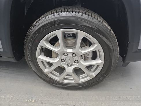 Used 2022 Jeep Compass Latitude AWD/4WD image 12