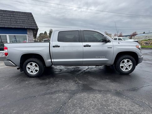 Used 2018 Toyota Tundra SR5 image 9