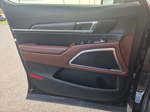 Used 2024 Kia Telluride EX w/ EX Captain's Chair Package AWD/4WD image 25