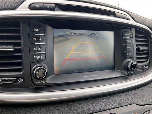 Used 2018 Kia Sorento LX image 26