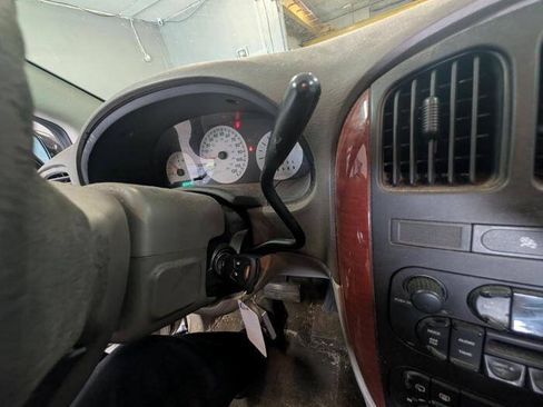 Used 2006 Chrysler Town & Country FWD image 35