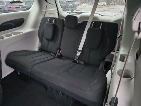Used 2023 Chrysler Voyager LX FWD image 19