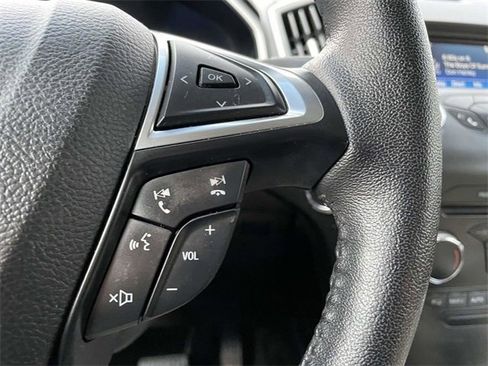 Used 2017 Ford Edge SEL image 25