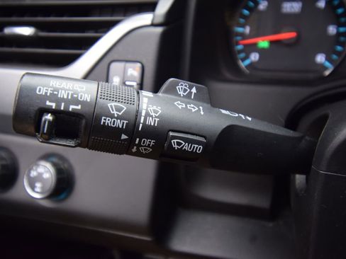 Used 2016 Chevrolet Suburban LT image 28