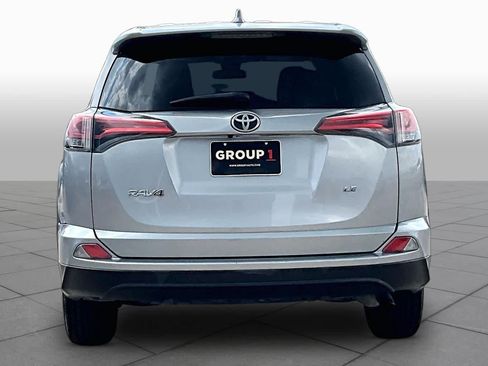 Used 2017 Toyota RAV4 LE FWD image 5