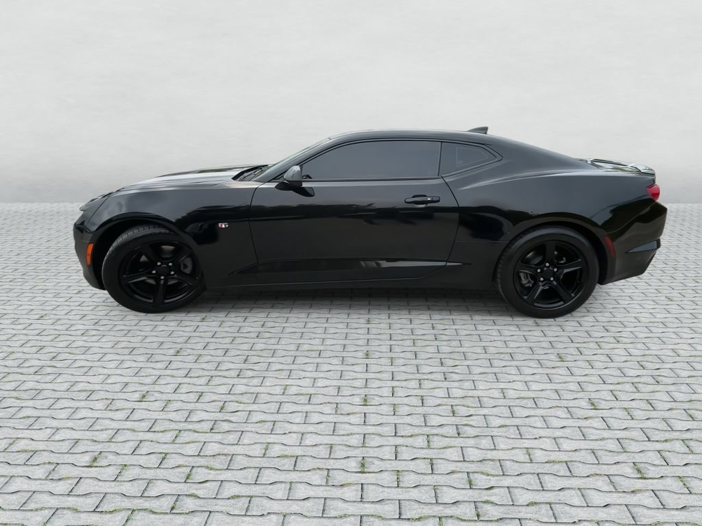 Used 2023 Chevrolet Camaro LT w/ Technology Package RWD image 5