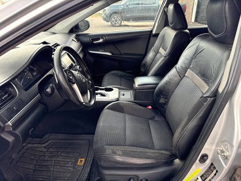 Used 2014 Toyota Camry L image 9
