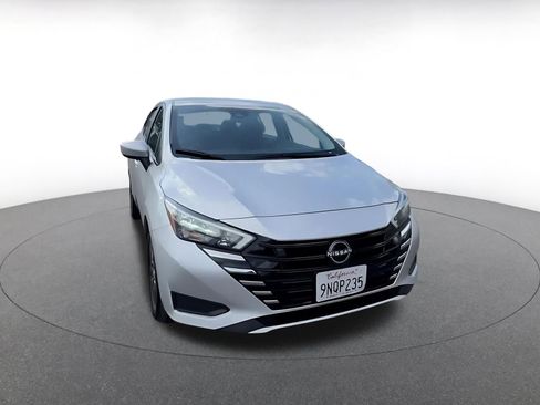 Used 2025 Nissan Versa SV FWD image 3