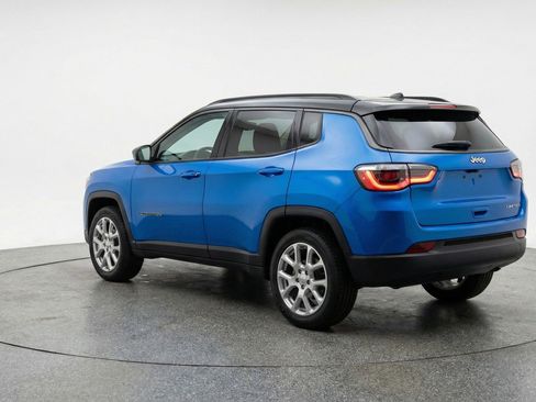 Used 2025 Jeep Compass Limited AWD/4WD image 6