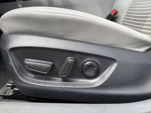 Used 2023 Toyota Camry SE image 9