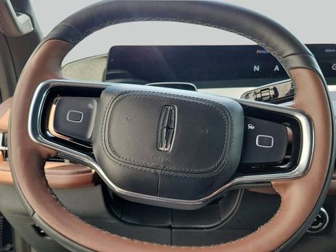 Used 2025 Lincoln Navigator Reserve AWD/4WD image 22