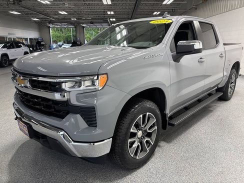 Used 2024 Chevrolet Silverado 1500 LT AWD/4WD image 3