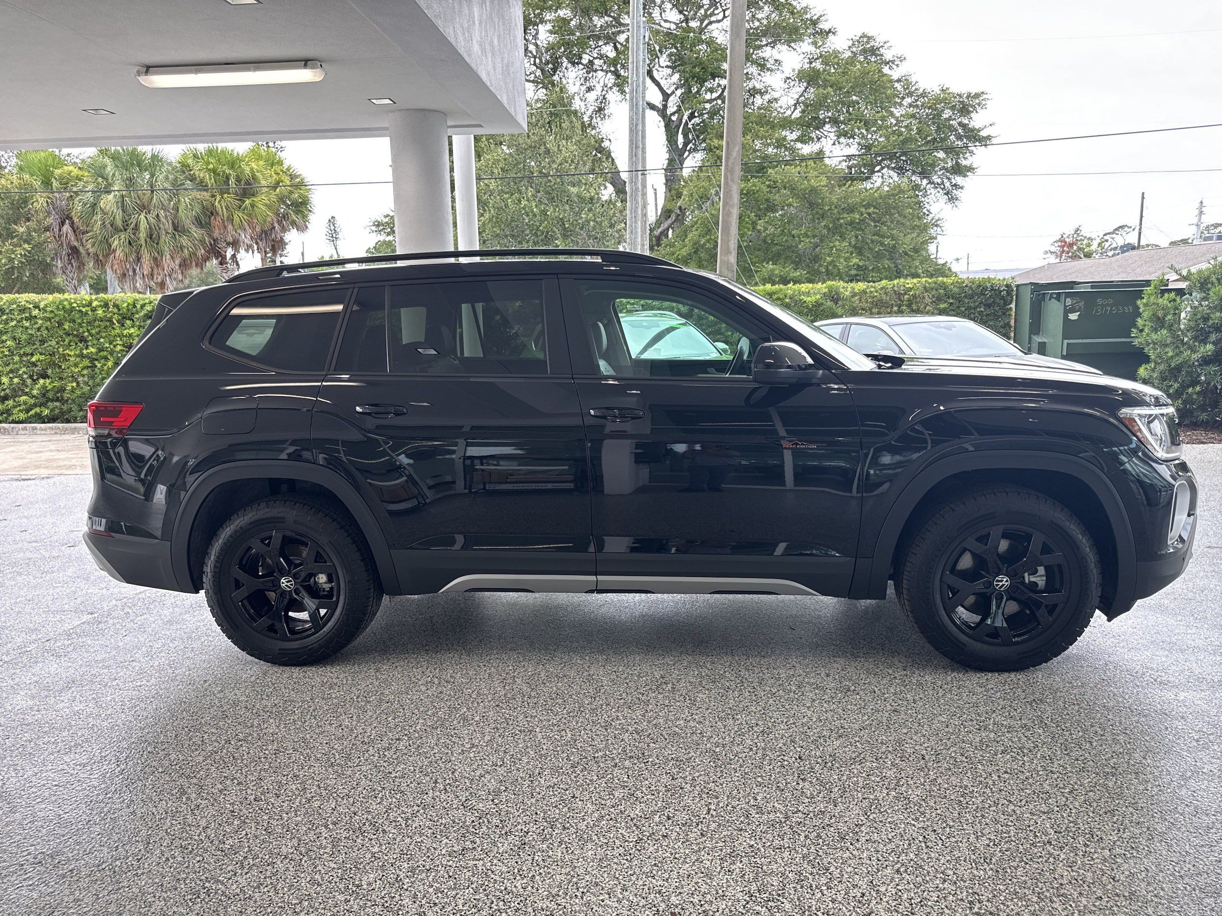 New 2026 Volkswagen Atlas Peak Edition AWD/4WD image 3